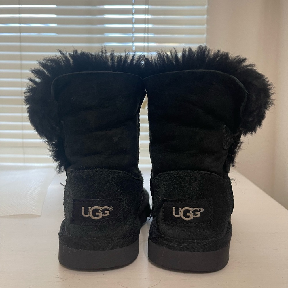 Authentic toddler UGGS size 9